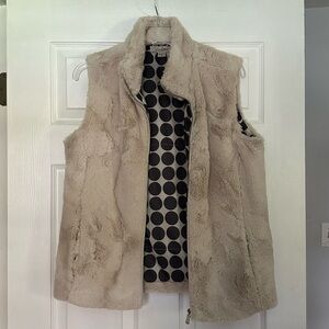 Au Lieu Cream Faux Fer Vest